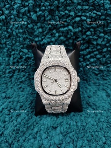 Reloj de lujo Premium de 41mm con diamantes de moissanita de calidad VVS Pieza antigua con papeles de caja en aspecto Premium de esfera redondeada - Product Image 5