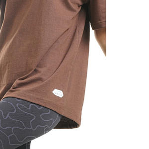 T-shirt surdimensionné en chocolat pour femmes, impression personnalisée, t-shirts surdimensionnés de qualité supérieure, t-shirts durables pour femmes en vente - Product Image 3