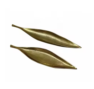 Bandeja de servicio de diseño contemporáneo de flores doradas, bandejas de lujo brillantes, bandejas de servicio de diseñador hechas a mano a un precio razonable - Product Image 1