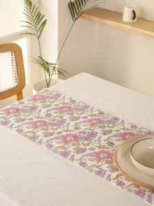 Chemin de table double couche en toile slub premium imprimée au bloc, motif floral, avec pompons, style damassé tissé, rose floral pour salle à manger - Product Image 2