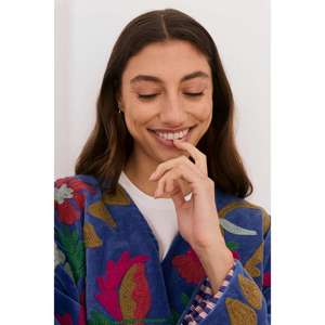 Chaqueta Corta Acolchada de Algodón Ecológico Bordada a Mano con Diseño Floral Bohemio Colorido para Mujer, Estilo Suzani Azul, Otoño Invierno - Product Image 2