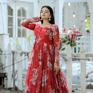 Robe de créateur, vêtement de luxe, qualité supérieure, imprimé floral en faux georgette, travail de séquence de fils dorés - Product Image 1