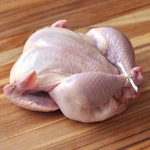 Poulet entier frais, attaché aux bretelles, prêt à cuire ou à rôtir - Product Image 5
