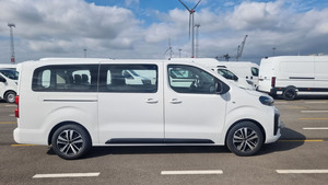 Minibús Usado Peugeot Traveller L3H1 Business VIP 2025, Motor Diésel 2.0L, Transmisión Automática de 8 Velocidades, 7 Asientos - Product Image 4