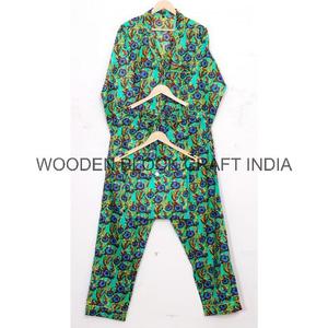 Ensemble de pyjamas chauds et confortables d'hiver Floral Vintage Soft Floral Fresh Fun for Spring Summer Nights Light Breezy Autumn Fling Pajama Sets - Product Image 5