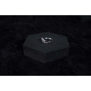 NOVAMART Fine <b>SILVERINGS</b> 925 STERLING PLATINUM <b>RING</b> with TIMELESS ELEGANCE <b>EMERALD</b> CUT GEOMETRIC PATTERN RHODIUM PLATED for ENGA - Product Image 1