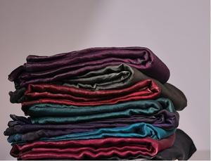 Vente flash Tissu en satin de nylon Tora pour saris ou chemisiers et tenues de mariage ou accessoires de mode Disponible à la vente - Product Image 4