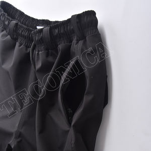 Pantalon de neige noir pour l'extérieur avec cordon de serrage réglable inspiré du streetwear Tissu imperméable et design extra baggy - Product Image 5