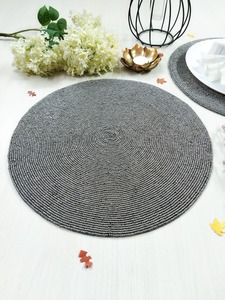 Chemin de table rond fait main noir et blanc avec des sets de table en coton brodés pour la décoration de mariage et de Noël - Product Image 4