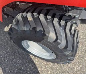 Tractor usado 2023 Mini Massey Ferguson GC1723E - Product Image 5