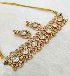 Conjunto de joyas de mosenita de diseño con pendientes Acabado en oro antiguo adornado con perlas y piedras para bodas y celebraciones - Product Image 5