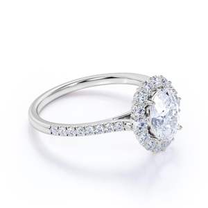 Bague de fiançailles RITZIN en moissanite ovale avec halo et tige fendue en or blanc 18 carats sur argent - Product Image 1