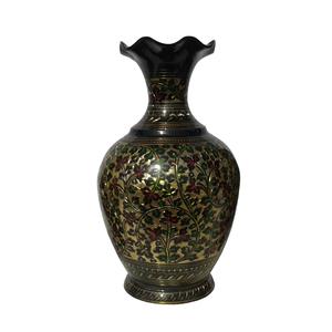 Florero de latón decorativo de alta calidad con hermoso grabado de pintura dorada y negra terminada para Decoración - Product Image 4