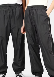 กางเกงวอร์มกันลมกันน้ำสไตล์สตรีทแวร์สำหรับผู้ชาย ผลิตจากโพลีเอสเตอร์/ไนลอน รับผลิตแบบ OEM พร้อมสกรีนโลโก้ตามสั่ง เอวยางยืด - Product Image 2