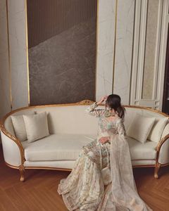 Ensemble Salwar Kameez de qualité supérieure avec broderie Design élégant du cou et Dupatta pour les fêtes et les mariages - Product Image 4