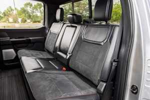 LUXURY RIDE 2023 F-150 R, Motor V8 Supercargado de 700 hp, Tracción en las Cuatro Ruedas, Techo Corredizo y Paquete de Puerta Trasera - Product Image 6