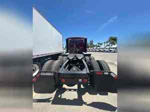 Tracteur routier semi-remorque haute performance 6x4 avec cabine couchette, moteur diesel, pour le transport routier de marchandises - Product Image 3