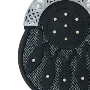 Sporran avant en fourrure fait à la main classique pour kilts écossais tenue culturelle traditionnelle et sacs Sporran formels des hauts plateaux à vendre - Product Image 3