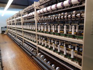 เครื่องปั่นด้าย Menegatto 1500 Mono Covering Machine 192 แกนหมุน ความเร็วสูง 32000 รอบต่อนาที กระสวยขนาด 140 มม. กำลังไฟ 15/25 กิโลวัตต์ สำหรับไลคร่าและไนลอน - Product Image 6