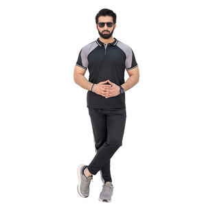 Ensemble de survêtements 2 pièces pour hommes, vêtements de sport d'été avec t-shirt à manches courtes et short pour l'entraînement sportif, la course et le fitness - Product Image 1