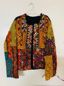 Chaqueta Boho Banjara con Parches Vintage para Mujer - Product Image 3