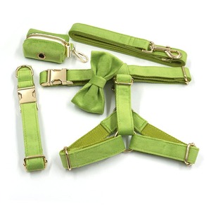 Conjunto de Arnés, Collar y Correa de Terciopelo de Primera Calidad para Perro, con Bolsa para Excrementos |   Personalizable, Sostenible y Duradero para Entrenamiento y Paseos - Product Image 1