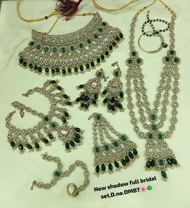 Ensemble de bijoux de mariée ethniques de haute qualité, plaqué rhodium, zircon, collier ras du cou, boucles d'oreilles, maang tikka, fête de mariage - Product Image 1