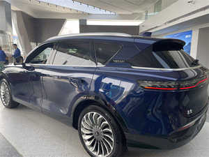 Voiture de patrouille électrique V0-Y-AH, nouvelle énergie, conduite à gauche, autonomie 601-700 km, moteur 200-250 kW, batterie 50-70 kWh, prix - Product Image 4