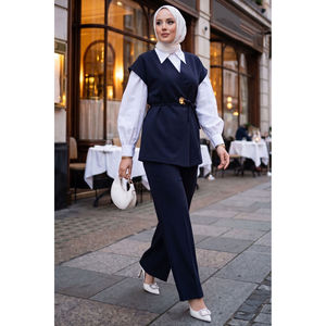 Conjunto de Traje Azul Marino para Mujer con Chaleco con Botones Dorados y Pantalones - Product Image 1