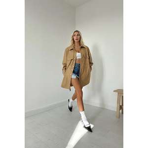 เสื้อแจ็คเก็ตหนังสีเบจแบบขายส่ง พร้อมกระดุมแป๊กและกระเป๋า - Product Image 3