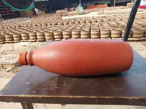 Suministro directo de fábrica, nuevo diseño, botella de agua de cerámica de terracota pintada a mano con tapa de plástico para agua potable - Product Image 2