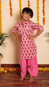 Conjunto de Kurta Rosa con Bloques de Mano Bachpan Gulbhar para Niños |   Kurta con Estampados Étnicos y Pantalón Dhoti, Ropa de Fiesta, Oferta Festiva de la India - Product Image 2