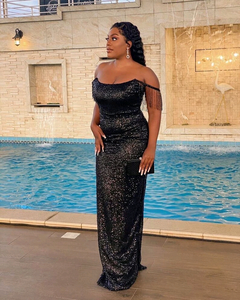 Robe de soirée élégante en dentelle noire de style africain, silhouette sirène, longueur au sol, broderie artisanale perlée - Product Image 1