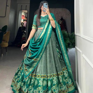 Dernières tendances Tussar robe de mariée en soie semi-cousue imprimé floral et feuille Collection Lehenga Choli - Product Image 1