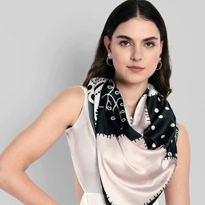 Écharpe en satin avec logo personnalisé, tissu imprimé personnalisé avec service d'étiquetage blanc pour la promotion de la marque, vente en gros - Product Image 1