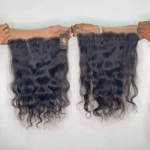 Extensions de cheveux lisses du temple indien Fermeture en dentelle bouclée Paquets à vagues profondes avec fermeture en dentelle HD frontale - Product Image 1