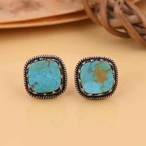 Boucles d'oreilles clous de luxe faites à la main en turquoise Kingman sertie clos, en argent sterling plaqué or 18 carats, bijoux du sud-ouest, cadeau pour fête - Product Image 5