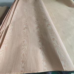 Bán Buôn Gỗ Tự Nhiên <span class=keywords><strong>Veneer</strong></span> Gỗ Sồi Đỏ Thiết Kế Gỗ <span class=keywords><strong>Veneer</strong></span> Cho Trang Trí Trong Nhà - Product Image 1