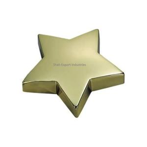 Peso de papel de Metal con forma de estrella, acabado dorado hecho a mano, perfecto para oficina, sala de estudio, decoración de mesa, peso de papel de latón - Product Image 1
