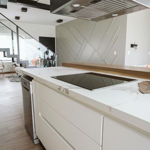 Meubles de cuisine économiques en panneaux de particules pour projets de logement social – Modules standard abordables - Product Image 1