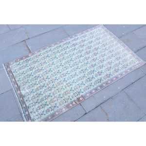 Alfombra Turca Vintage Pequeña de 2.8x4.7 pies, Alfombra con Diseño de Plantas y Árboles en Azul y Rosa - Product Image 3