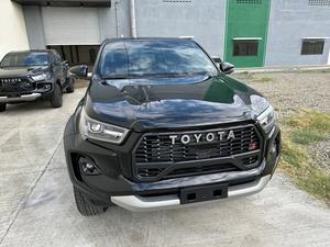 Toyota Hilux Double Cab Revo GRS 2.8L Diesel 4x4 Neuf 6AT Automatique GMD avec pneus R18 Intérieur foncé - Product Image 4