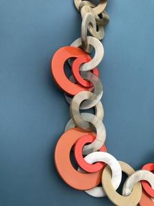 Collier de luxe en corne de buffle fait à la main, bijoux naturels et durables pour femmes, haute qualité - Product Image 3