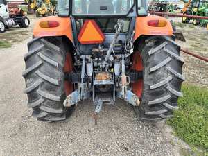   Tracteur M8560 - Puissant, fiable et efficace pour les travaux agricoles lourds - Product Image 6