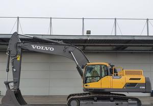 Excavadora VOL-VO EC350DL 2018 con Motor Volvo Penta, Bomba HYDAC y Cilindro HAWE, 1000 Toneladas, Capacidad de Cucharón de 3m - Product Image 3