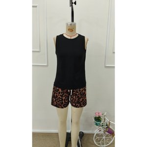 Conjunto de Dos Piezas para Mujer de Jane: Camiseta sin Mangas con Tirantes y Cuello Redondo de Viscosa y Pantalones Cortos con Estampado de Leopardo, Atuendo Casual de Verano - Product Image 5