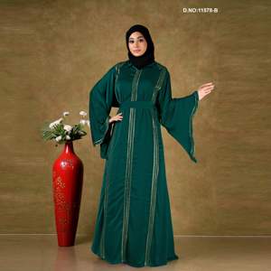 Abaya Clásica Modesta Hasta el Suelo con Paneles Decorativos Lineales |   Tela Nida Suave, Cuello en V, Mangas Largas y Diseño Vintage - Product Image 2