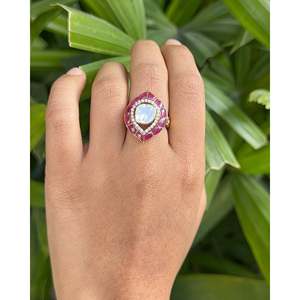 Anillo de Boda con Bisel de Oro Blanco de 18k y Rubí - Product Image 1