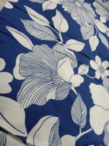 Telas Estampadas de Rayón Viscosa con Diseño Floral Hechas a Medida, Ideales para la Confección de Ropa Femenina - Product Image 2