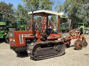 tractor agrícola de cadenas usado - Product Image 3